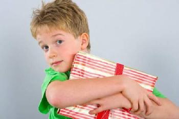 Что подарить ребенку к празднику?